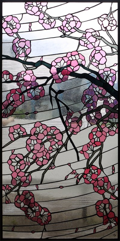 18013「桜」（窓辺で撮影。背後に助けて見えているのは庭）