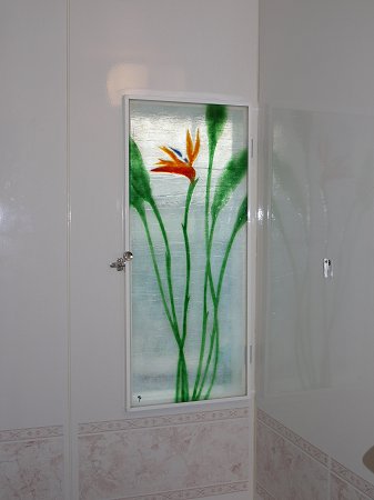 浴室のフュージング画「ストレリチア」